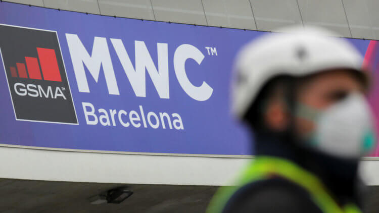 Выставку MWC’2020 в Барселоне отменили из-за коронавируса. Коронавирус мешает развитию технологий, и это не просто слова. Фото.