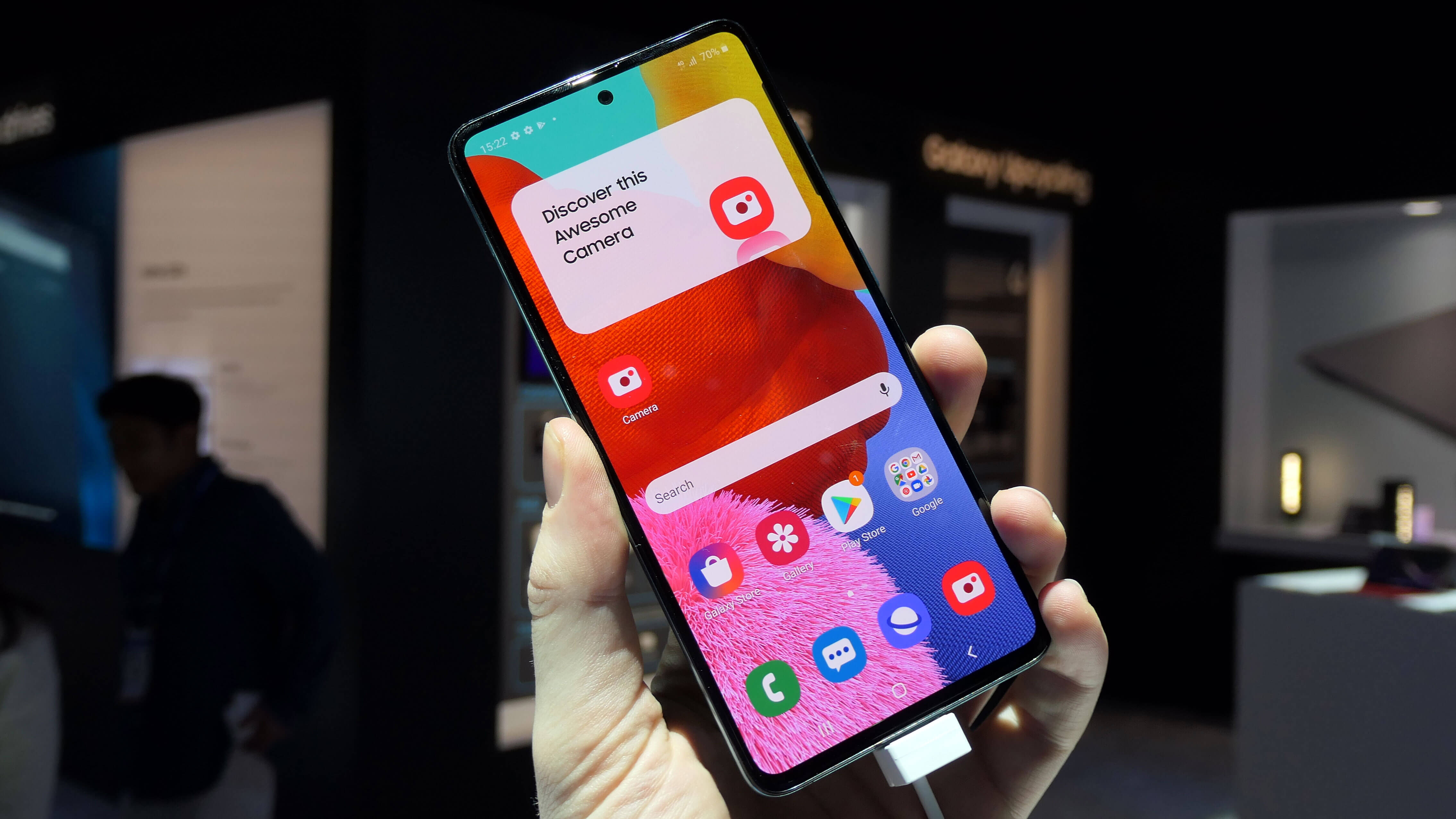Это лучший смартфон Samsung 2020 года. Он стоит дешевле 16 тысяч рублей