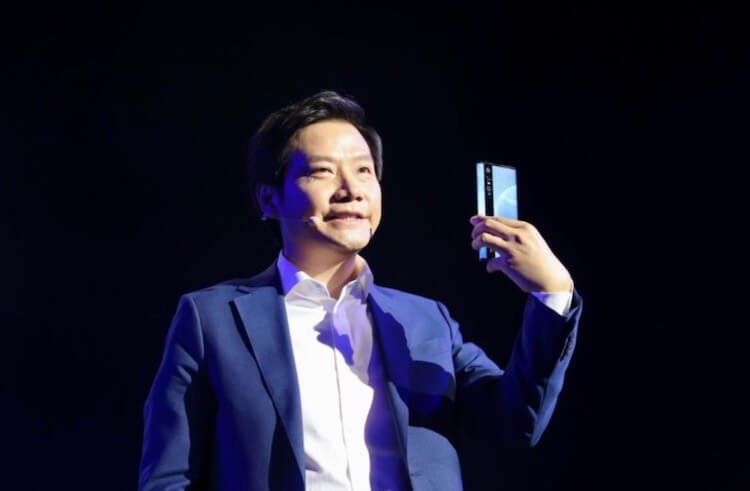 Новый патент Xiaomi. Компания запатентовала телефон, верхняя часть которого может выворачиваться, что сделает возможным использование фронтальной камеры в качестве основной. Фото.