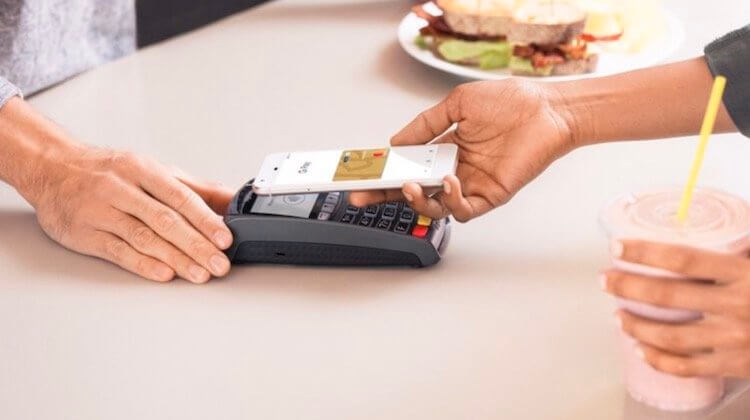 Apple, подвинься. Google засветила банковскую карту для Google Pay. Google решила представить свою банковскую карту по аналогии с Apple Card. Фото.