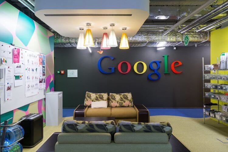 Что Google делает для борьбы с кризисом. Работать некому, все на удаленке. Фото.