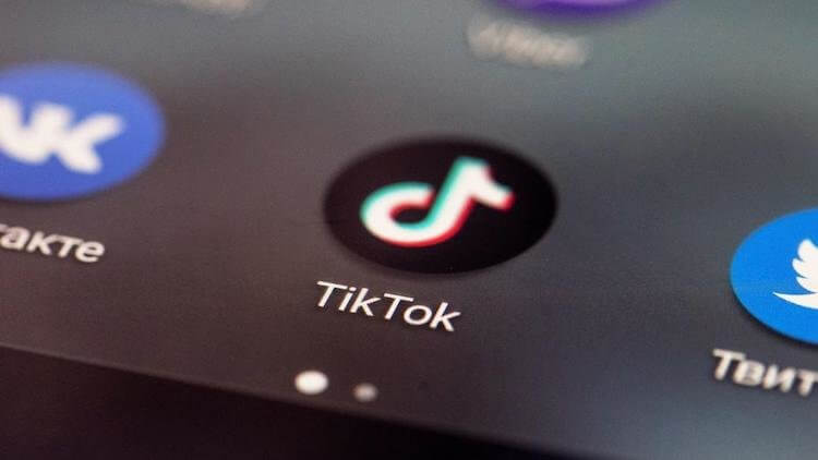 Сколько пользователей в TikTok. Это приложение скачали больше 2 000 000 000 раз. Впечатляет. Фото.