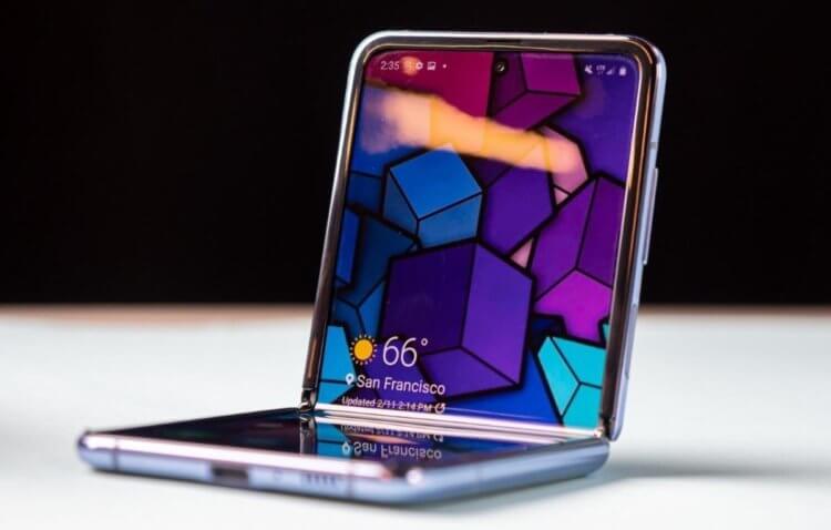 Samsung Galaxy Z Flip ставит рекорды продаж. Это смартфон стал одним из самых интересных в этом году. Фото.