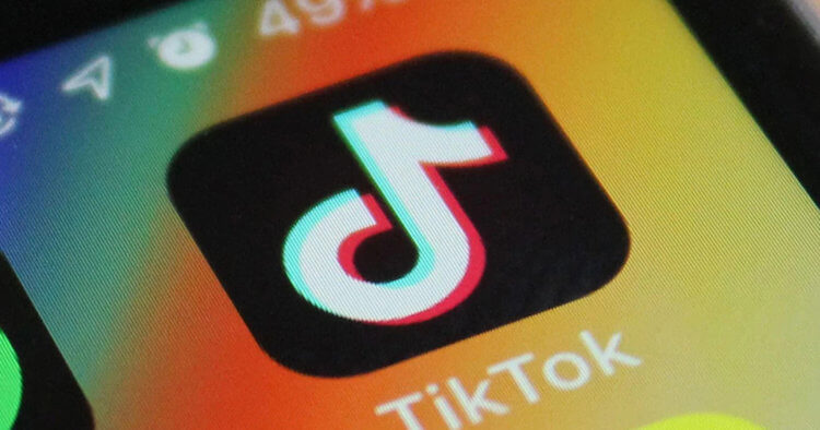 Что происходит? Google удалила миллионы негативных отзывов TikTok в Google Play. Фото.