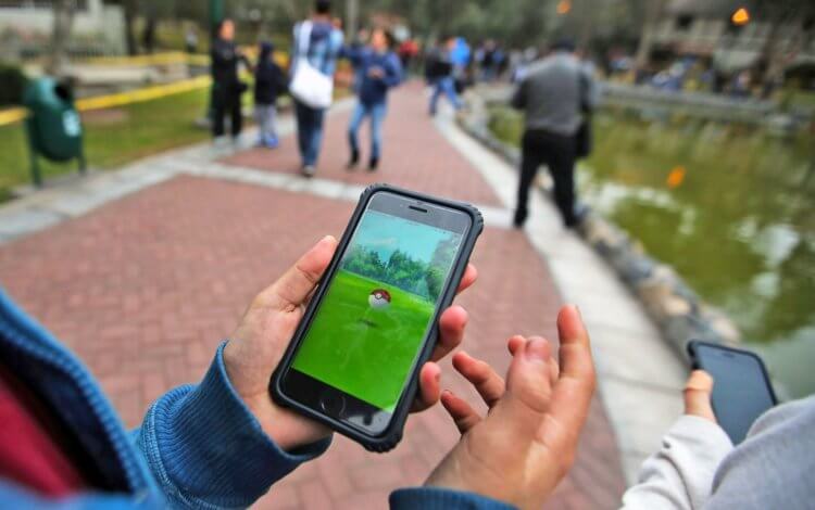 Интерактивные игры для Android. Pokemon Go — одна из самых популярных игр на основе карт и окружающего пространства. Фото.