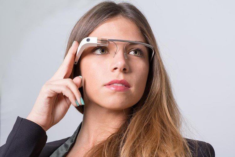 Когда выйдут новые Google Glass. Неужели скоро все по городу будем ходить так? Фото.