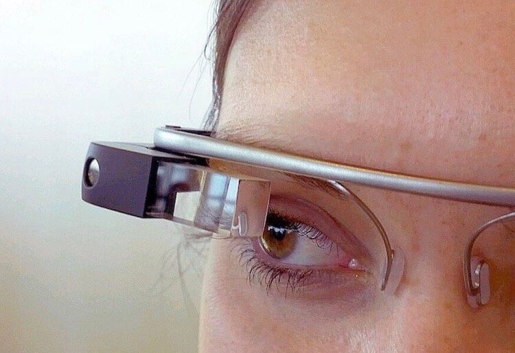Google купила производителя очков дополненной реальности. Google все не унимается. Она хочет сделать хорошие очки. Фото.