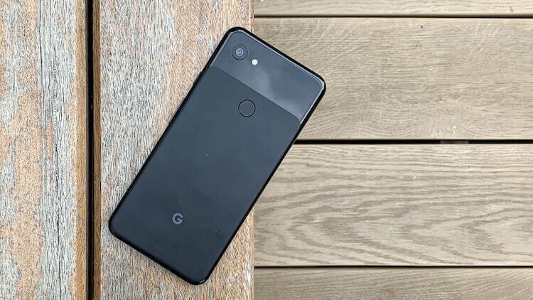 Почему производители копируют друг у друга. Этот смартфон многие полюбили и он сильно повысил продажи пикселей.. Google Pixel 3a. Фото.