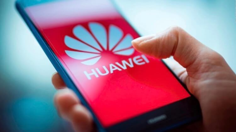 Ни один смартфон Huawei больше не получит обновлений Android. Компаниям, которые захотят сотрудничать с Huawei, придётся подавать заявку на лицензию самостоятельно. Фото.