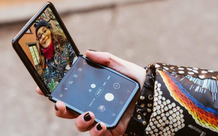 Характеристики раскладушки Samsung. Когда-нибудь такие телефоны будут у всех. Фото.