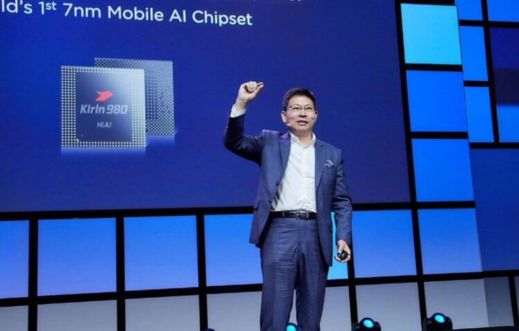 Huawei прекращает производство процессоров Kirin из-за санкций США. Это Ю Чендун, глава потребительского сектора Huawei. Именно он сознался в том, что компания больше не сможет выпускать свои чипы. Фото.