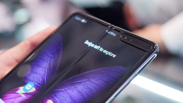 Дисплей Galaxy Z Fold 2. Посмотрите, каким некрасивым был Galaxy Fold. Фото.