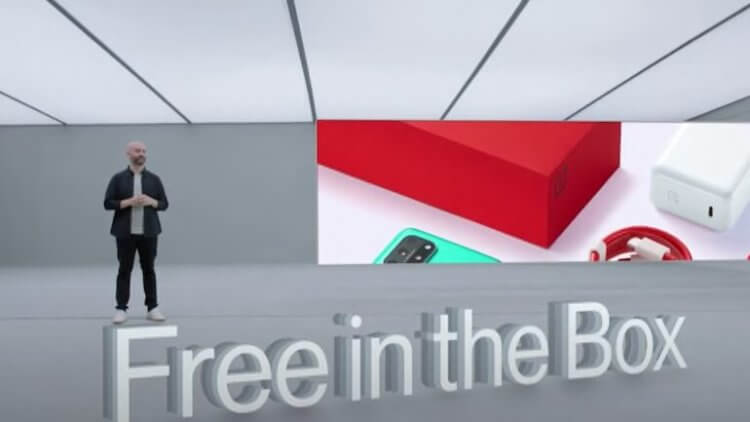 Как конкуренты троллят Apple. В комплекте с OnePlus 8T идёт бесплатный зарядник. Фото.