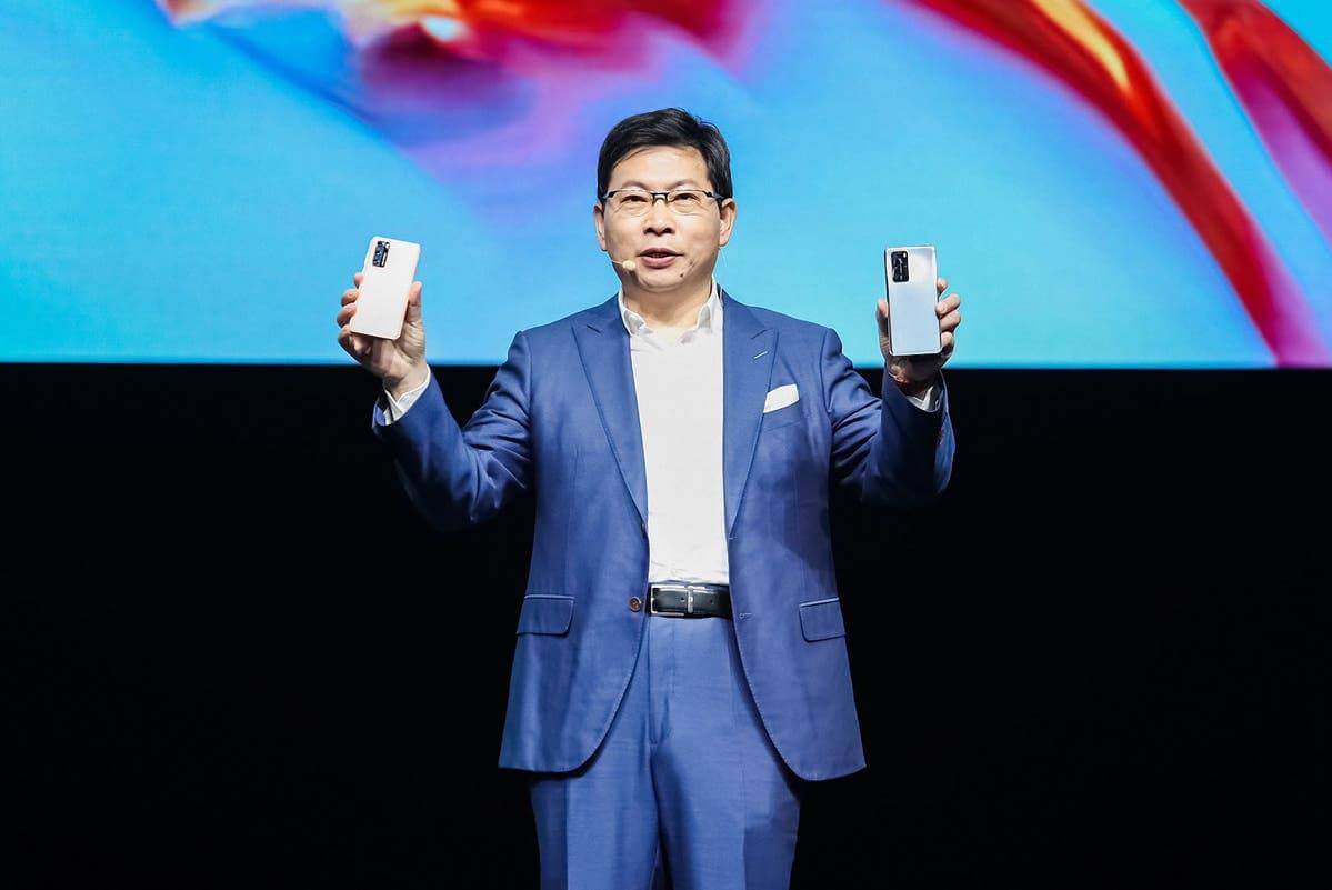 Сколько зарабатывает Huawei. Руководство Huawei будет вс е более довольным по мере снятия ограничений. Но это не продлится долго. Фото.