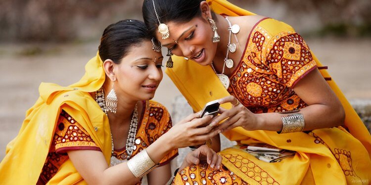 Какие смартфоны будут покупать чаще других в 2021 году. Индия является самым перспективным рынком для производителей смартфонов. Фото.