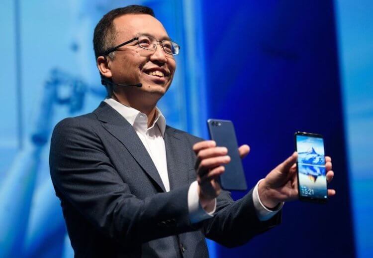 Huawei продала Honor. Huawei продаёт Honor, чтобы позволить суббренду развиваться. Фото.
