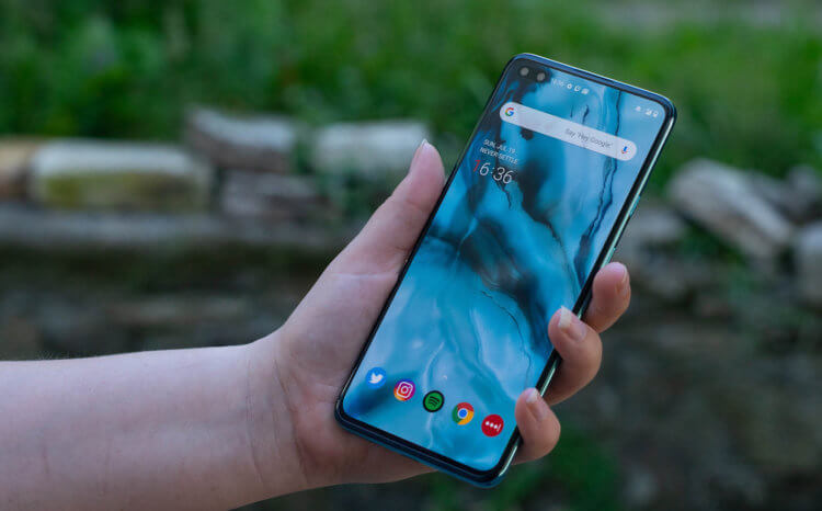Производители начали сокращать поддержку Android-смартфонов до одного года. Серия OnePlus Nord — первая линейка смартфонов на Android, которая будет официально обновляться только год. Фото.