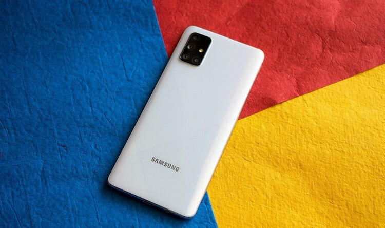 Samsung готовится выпустить смартфон с огромной батареей. Почему это тупик. Смартфоны Samsung бывают разными. Скоро появятся новые. Фото.