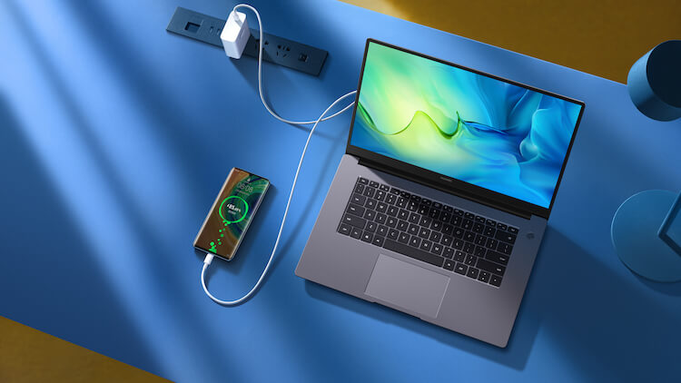 Какие ноутбуки делает Huawei. А еще все ноутбуки Huawei имеют быструю зарядку от USB Type-C. Ей можно и телефон зарядить. Фото.