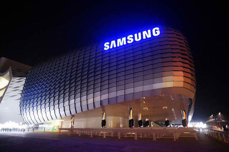 Продажи смартфонов Samsung. Samsung не та компания, которая удовлетворится падением продаж. Фото.
