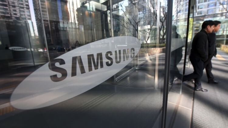На Samsung снова подали в суд из-за нарушения патентов. Samsung привыкла отвечать на сложные вопросы других компаний. Фото.