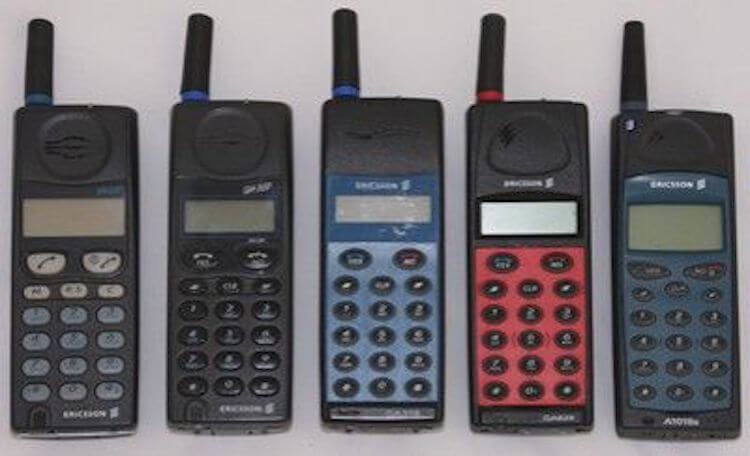 Иск против Samsung. Когда-то эти телефоны Ericsson были хорошиvb и люди хотели их купить. Фото.