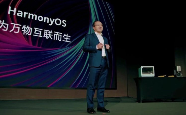 Huawei показала, чем Harmony OS отличается от Android. Harmony OS отличается от Android глубокой взаимной интеграцией совместимых устройств. Фото.