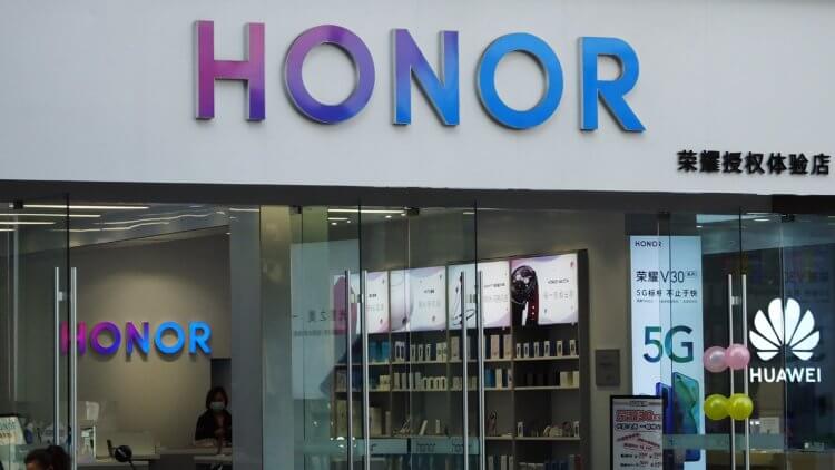 Honor снова разрешили выпускать смартфоны с обновляемым Android и сервисами Google. Honor перестала принадлежать Huawei и теперь собирается выпускать смартфоны с сервисами Google. Фото.