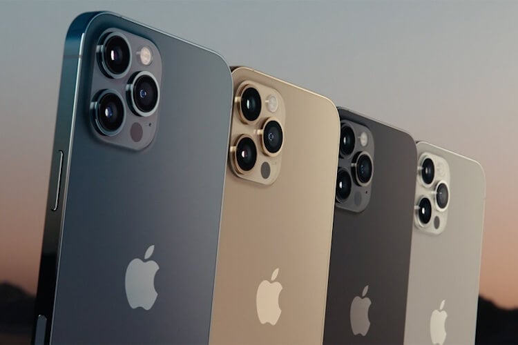 Apple iPhone 12 — новый iPhone. Можете не соглашаться, но не рассматривать iPhone 12 в качестве аналого Galaxy S21 нельзя. Фото.