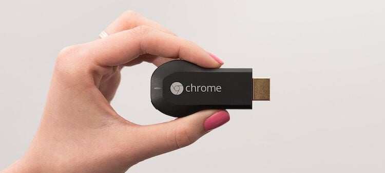 Стоит ли покупать хромкаст. Так выглядит Google Chromecast 2013 года. Его еще можно купить. Но стоит ли оно того? Фото.