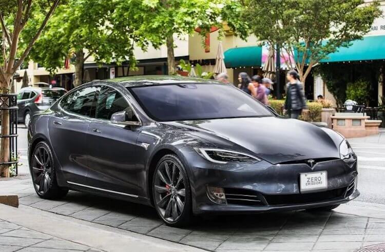 Кто делает машины с автопилотом. Tesla уже давно стала именем нарицательным в мире электромобилей. Теперь она займет такое же место среди автономных автомобилей. Фото.