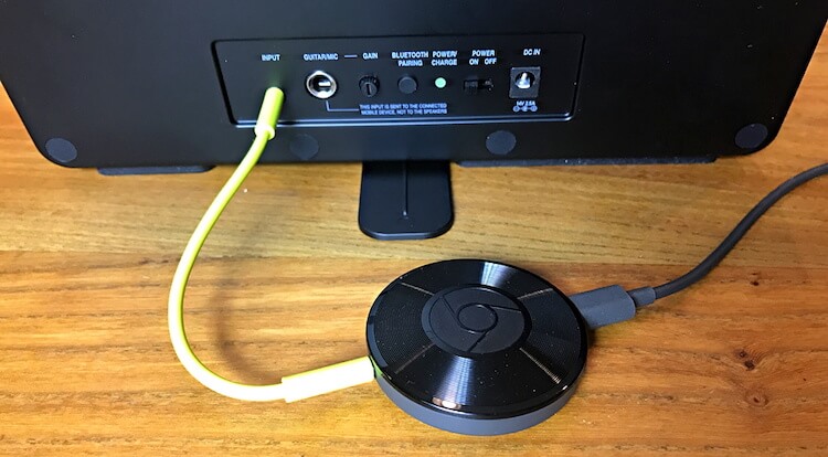 Chromecast Audio — устройство для трансляции аудио. У вас был такой. Фото.