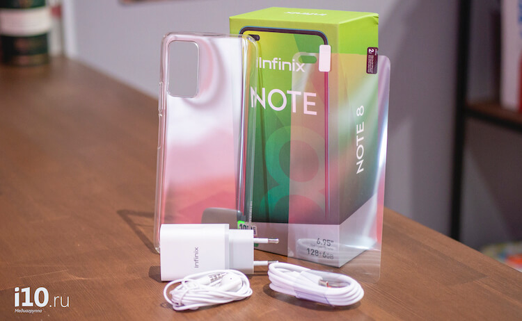 Внешний вид Infinix Note 8. Комплект богатый. Фото.