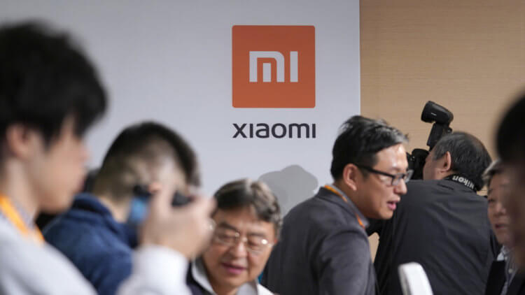 США рассказали, за что внесли Xiaomi в чёрный список. Xiaomi подала на США в суд, чтобы выяснить, за что её внесли в чёрный список. Фото.