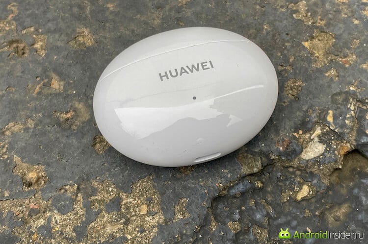 Удобно ли пользоваться Huawei Freebuds 4i. И без чехла наушники хорошо защищены своим же кейсом. Фото.