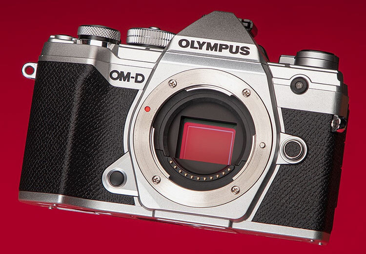 Samsung и Olympus. Когда-то Olympus предлагала крутые камеры, но время ее не щадит. Фото.