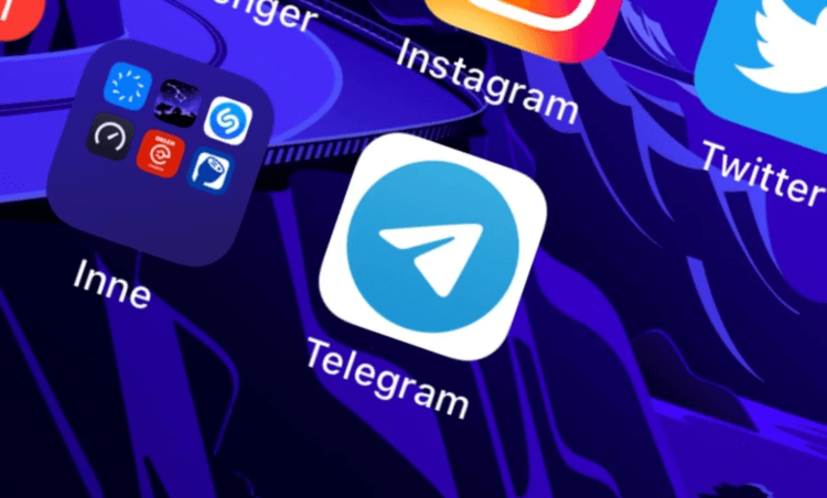 Отличия видеозвонков в Telegram и WhatsApp. Telegram переосмыслил групповые видеозвонки. Фото.