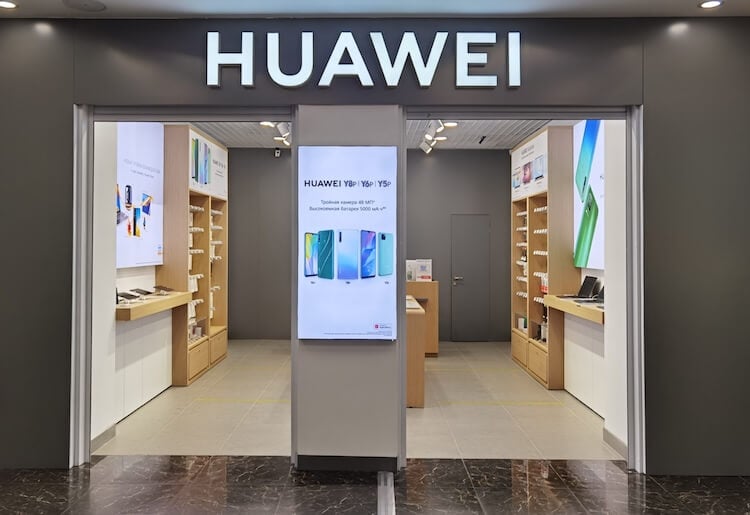 Хорошо ли, что ввели санкции. Магазины Huawei пустеют и закрываются, но в Китае это ощущается меньше всего. Возможно, их скоро заполнят новыми типами товаров. Фото.