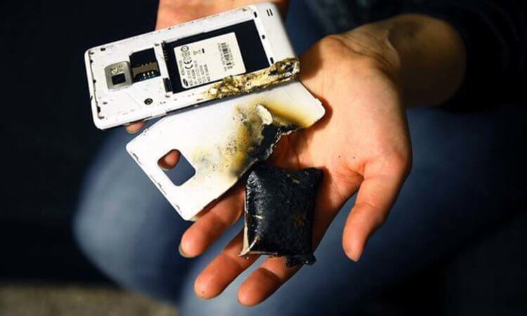 Почему нагревается батарея в смартфоне. До такого лучше не доводить — убьете телефон и сами пострадаете. Фото.