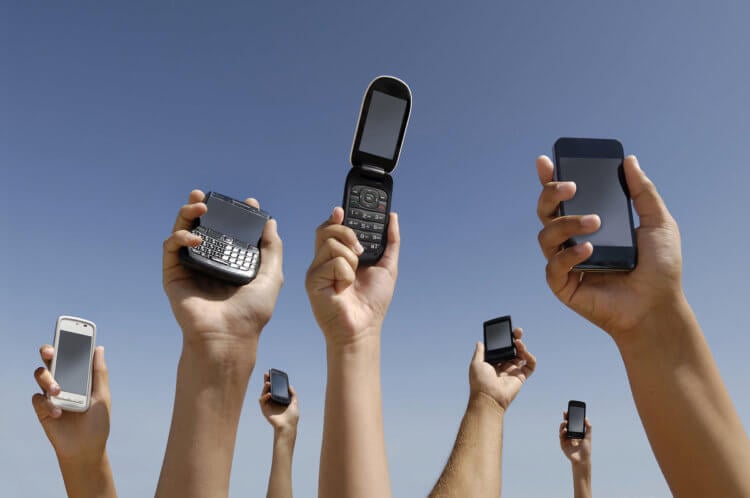 Почему дорожает связь. С годами потребность в мобильной связи очень быстро выросла. Фото.
