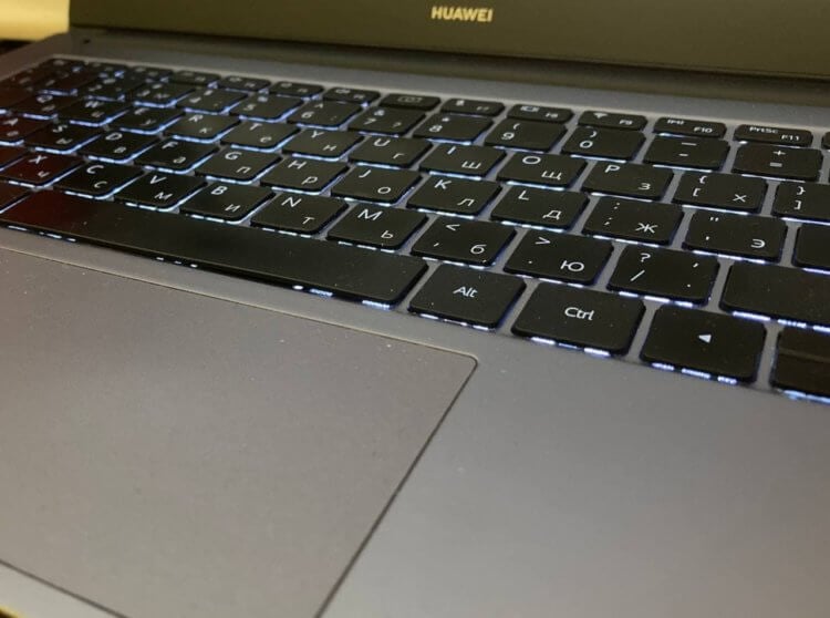Ноутбук с подсветкой клавиатуры. С подсветкой клавиатуры жить становится гораздо проще. Фото.