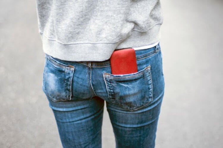 Почему кажется, что телефон в кармане вибрирует. Фото.