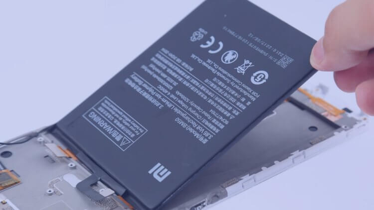 Xiaomi урежет функции своих смартфонов из-за ремонта на стороне. Теперь смартфоны Xiaomi будет нельзя ремонтировать абы где. Фото.