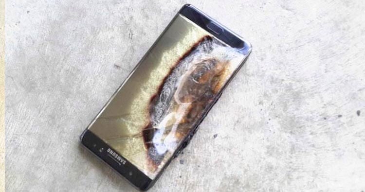 Почему взрываются телефоны Galaxy Note 7. Порадоваться можно только тому, что при взрывах не было ни одного серьезного случая травмирования. Фото.