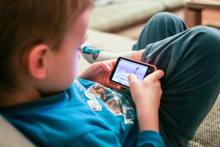 Как смартфон влияет на ребенка. Смартфоны влияют на детей — мы даже не замечаем, как это происходит. Фото.