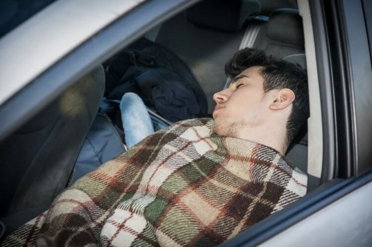 Как заснуть в дороге. Поспать в дороге — прекрасное занятие. Сна не бывает много. Фото.