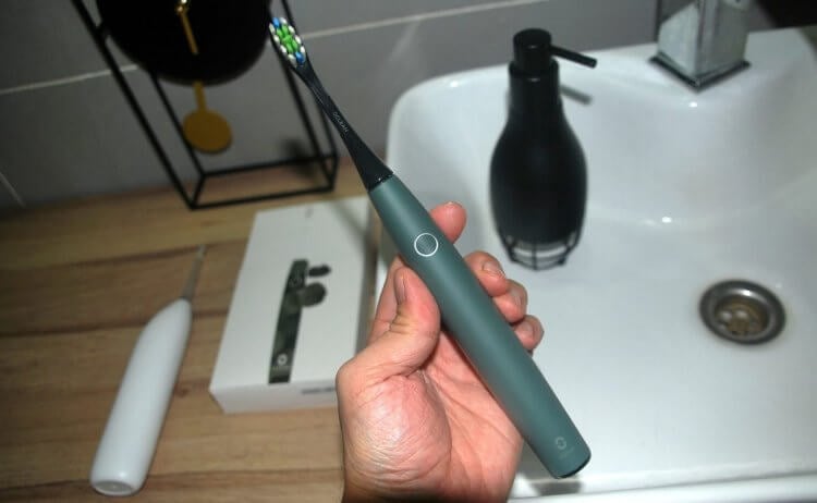 Недорогая электрическая зубная щётка. Oclean Air 2 — умная, но чрезвычайно доступная зубная щётка. Фото.