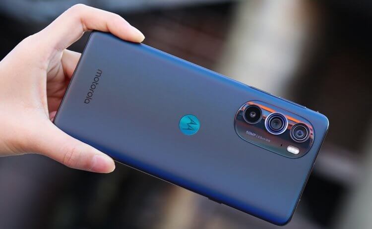 Первый смартфон на Snapdragon 8 Gen 1. Кто бы мог подумать, что Motorola первой в мире выпустит смартфон на Snapdragon 8 Gen 1. Фото.