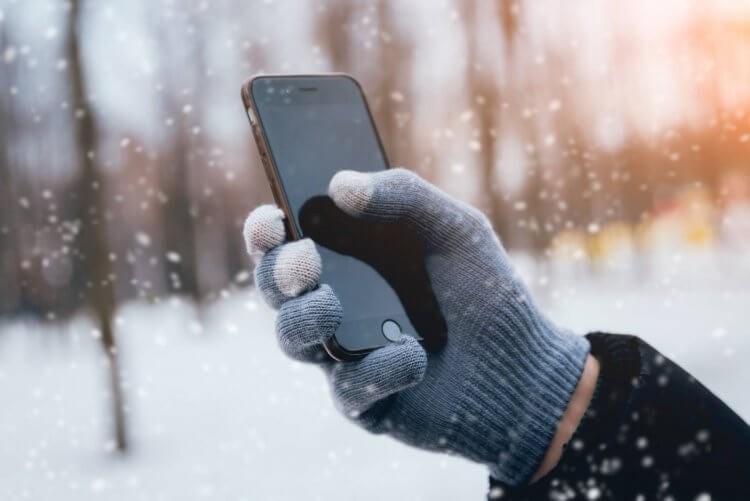 Как защитить телефон от холода. Фото.
