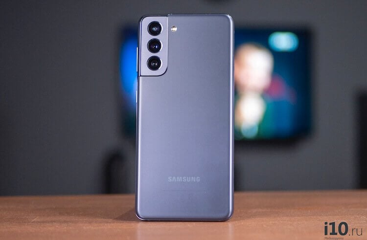 Samsung Galaxy S21 — лучший Самсунг из всех. Galaxy S21 может считаться самым сбалансированным Samsung. Фото.
